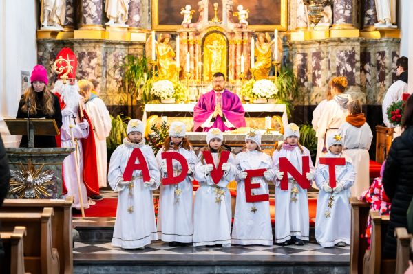 Nikolaus Besuch in der Dreifaltigkeitskirche